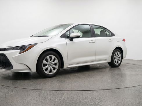 Used 2025 Toyota Corolla LE FWD image 3