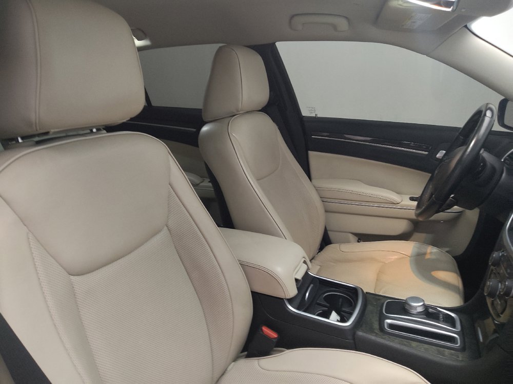 Used 2019 Chrysler 300 Limited RWD image 21