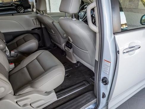 Used 2018 Toyota Sienna XLE Premium image 46