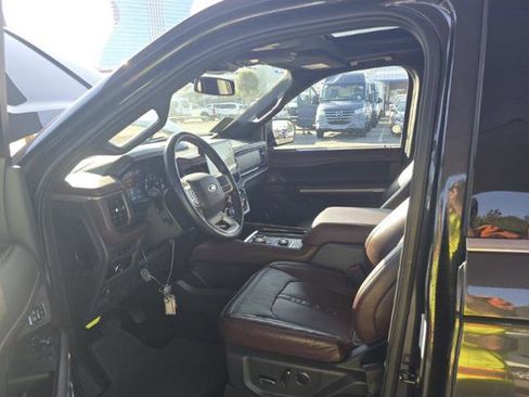 Used 2023 Ford Expedition Max Limited image 3