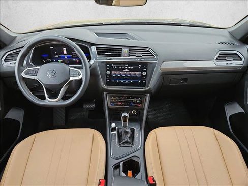 Used 2023 Volkswagen Tiguan SE FWD image 17