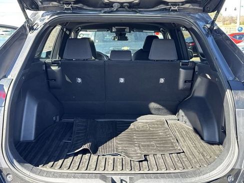 Used 2022 Toyota RAV4 SE image 11