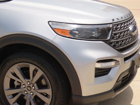 Used 2022 Ford Explorer XLT w/ Equipment Group 202A RWD image 6