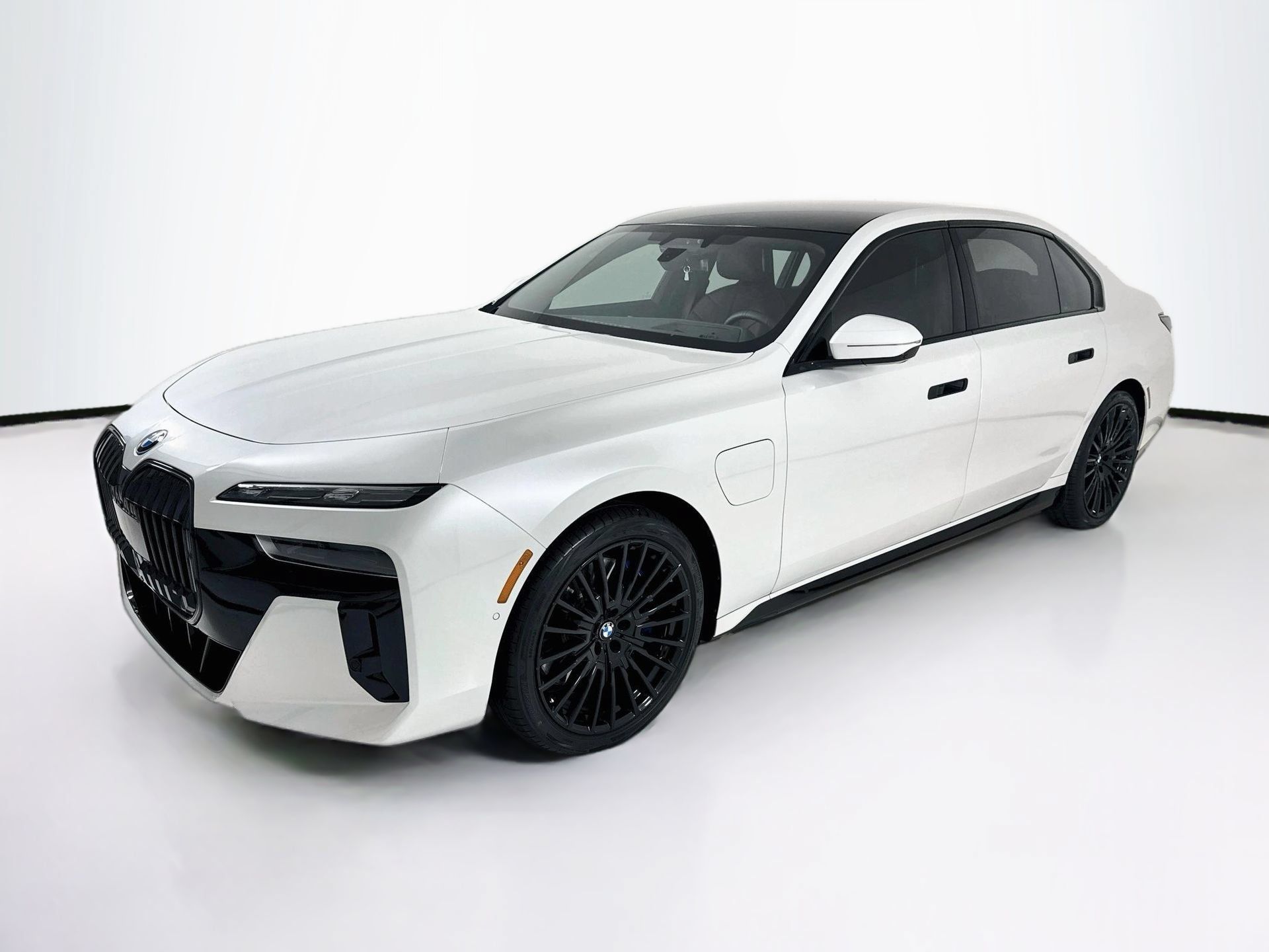 Used 2026 BMW 750e xDrive w/ Executive Package AWD/4WD image 3