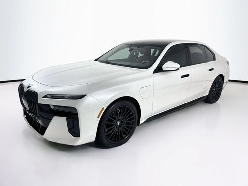 Used 2026 BMW 750e xDrive w/ Executive Package AWD/4WD image 3