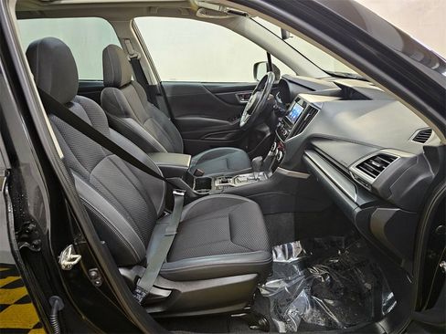 Used 2022 Subaru Forester Premium image 11