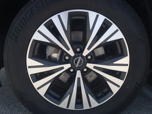 Used 2023 Nissan Rogue SV AWD/4WD image 6