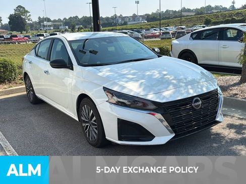 Used 2025 Nissan Altima 2.5 SV FWD image 3