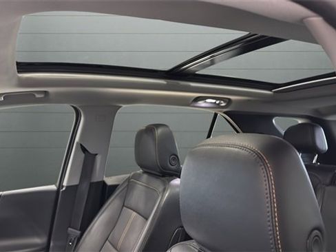 Used 2024 Chevrolet Equinox Premier image 17