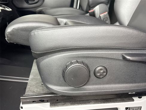 Used 2022 Mercedes-Benz Sprinter 3500 image 27