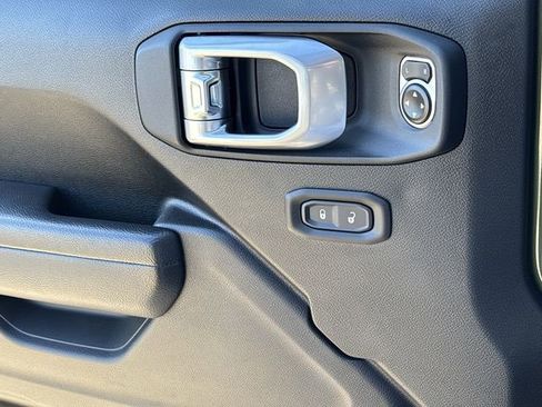 Used 2023 Jeep Wrangler Willys image 21