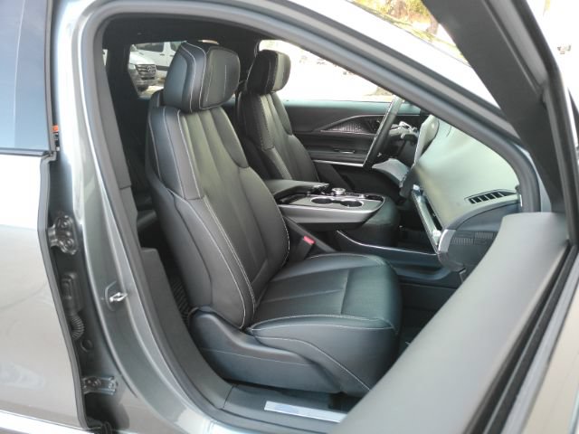 Used 2023 Cadillac Lyriq AWD image 24