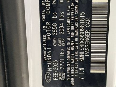 Used 2025 Hyundai Elantra SEL FWD image 23