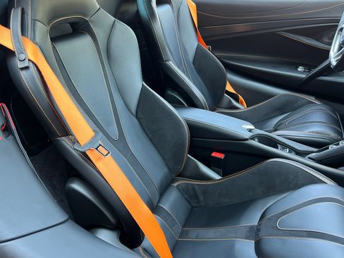 Used 2025 McLaren 750S Spider RWD image 27