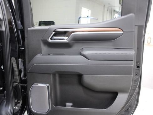 Used 2025 GMC Sierra 1500 Denali w/ Denali Reserve Package AWD/4WD image 30