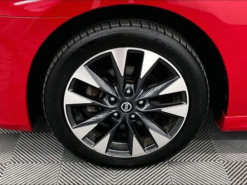 Used 2019 Nissan Sentra SR FWD image 10