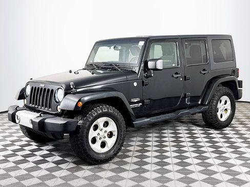 Used 2014 Jeep Wrangler Unlimited Sahara image 4
