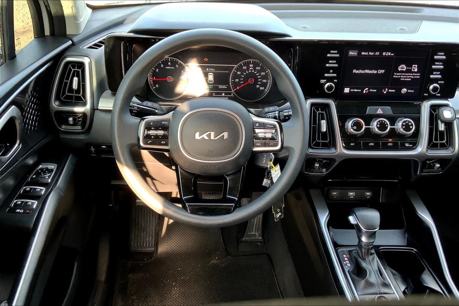 Used 2023 Kia Sorento LX AWD/4WD image 6