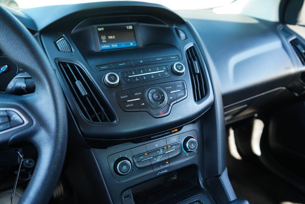 Used 2018 Ford Focus SE FWD image 8