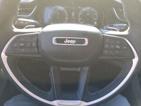 Used 2024 Jeep Grand Cherokee Laredo X image 19