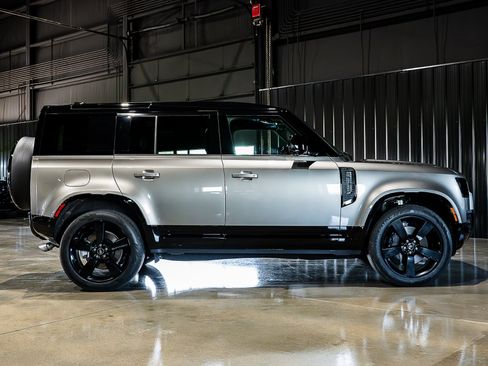 Used 2025 Land Rover Defender 110 X-Dynamic SE AWD/4WD image 8