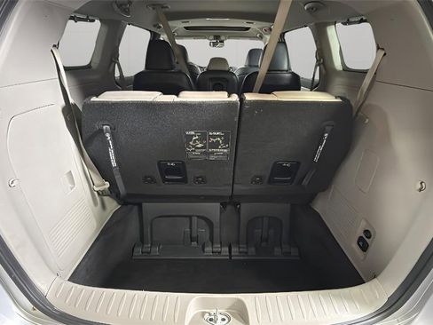 Used 2019 Kia Sedona SX image 34