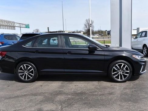 Used 2025 Volkswagen Jetta SE image 5