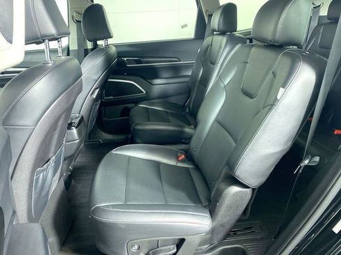 Used 2023 Kia Telluride S image 21