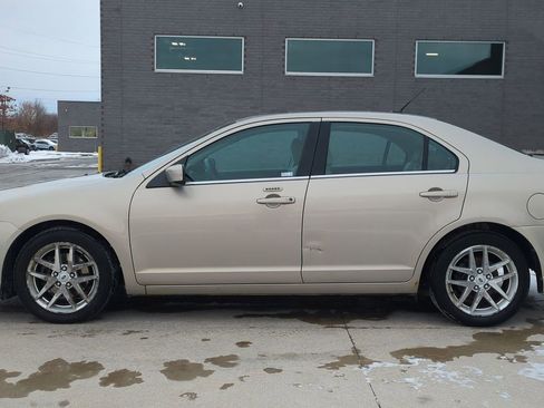 Used 2010 Ford Fusion SEL image 2
