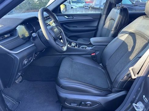 New 2025 Jeep Grand Cherokee Laredo image 9