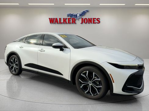 Used 2023 Toyota Crown Limited image 4