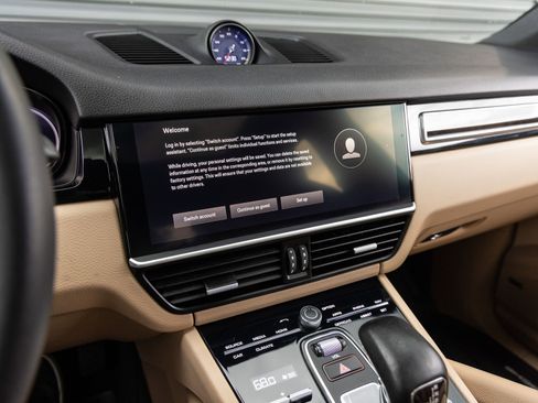 Certified 2022 Porsche Cayenne Coupe AWD/4WD image 16