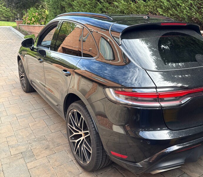 Certified 2023 Porsche Macan AWD/4WD image 4