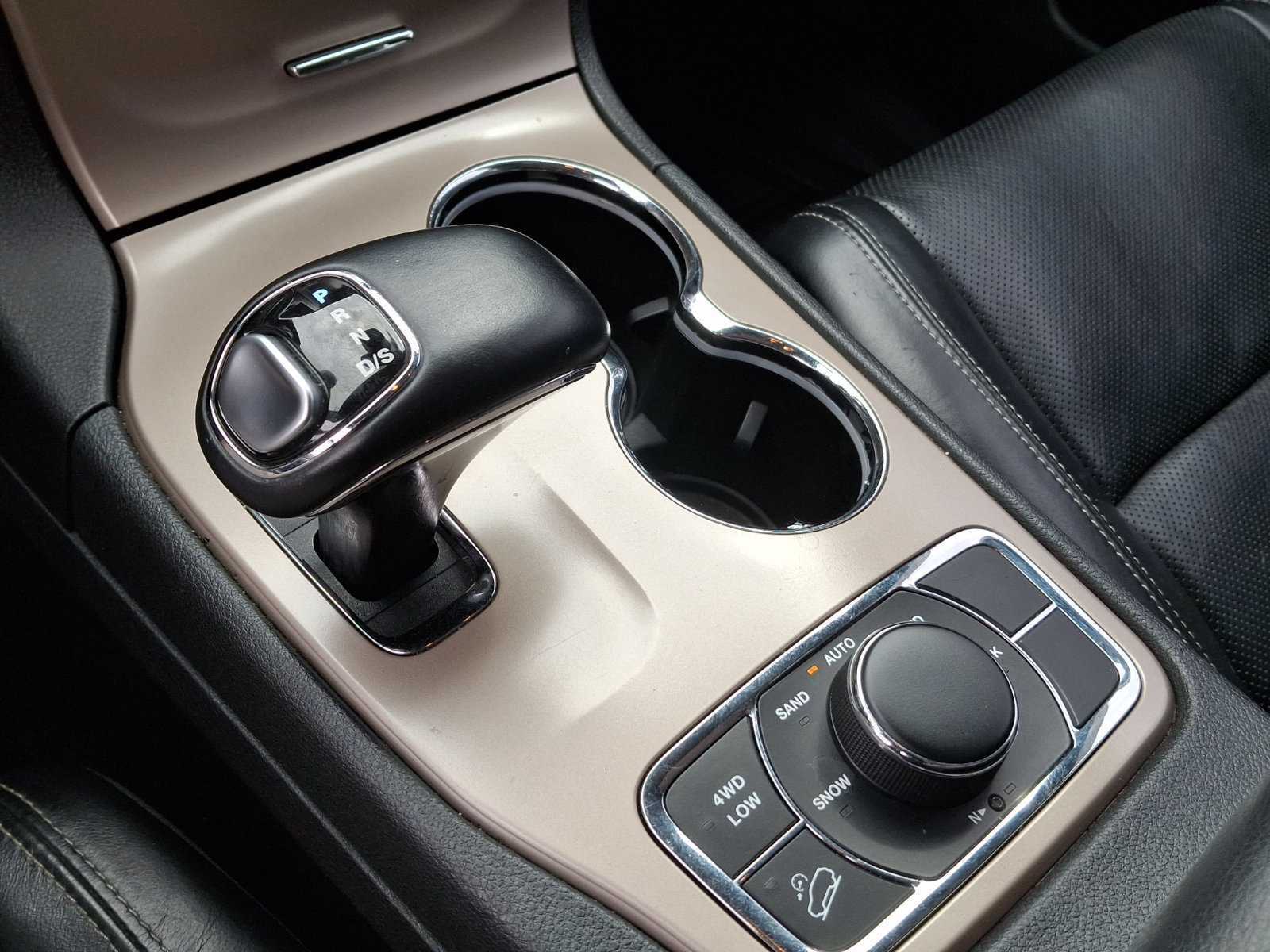 Used 2014 Jeep Grand Cherokee Limited w/ Luxury Group II AWD/4WD image 15