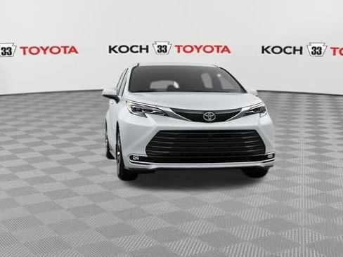 New 2026 Toyota Sienna Platinum image 18