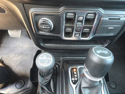 Used 2022 Jeep Wrangler Unlimited Sport AWD/4WD image 19