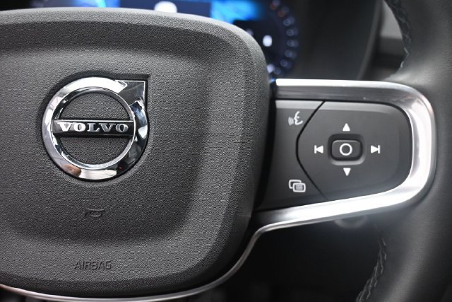 Used 2025 Volvo XC40 B5 Ultra AWD/4WD image 14