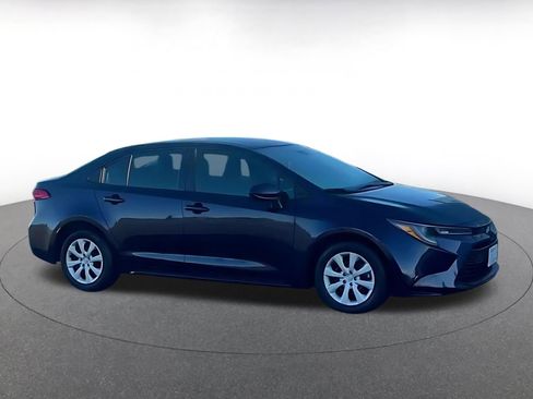 Used 2025 Toyota Corolla LE image 16