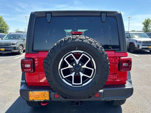 Used 2024 Jeep Wrangler Unlimited Rubicon AWD/4WD image 4