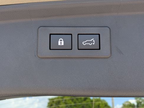 Used 2025 Subaru Outback Premium AWD/4WD image 14