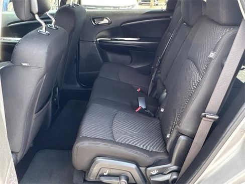 Used 2019 Dodge Journey SE image 21