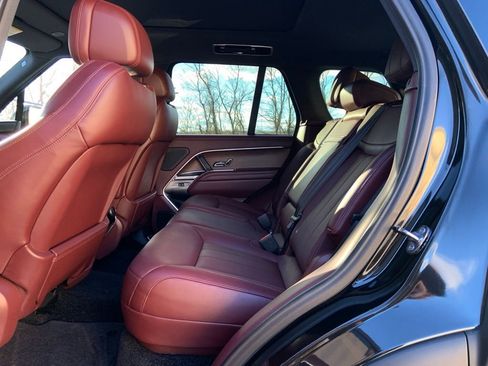 Certified 2024 Land Rover Range Rover SE image 13