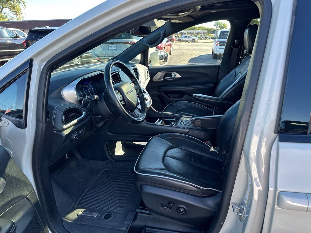 Used 2021 Chrysler Pacifica Limited w/ S Appearance Package AWD/4WD image 15