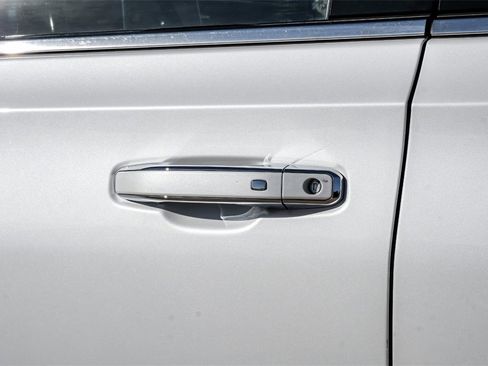 Used 2022 GMC Yukon XL SLT image 42