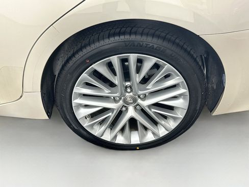 Used 2016 Lexus ES 350 w/ Luxury Package w/Wood Trim FWD image 11