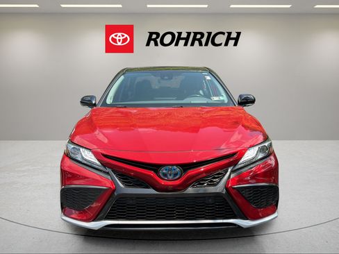 Used 2022 Toyota Camry XSE w/ Navigation Upgrade Package FWD image 2