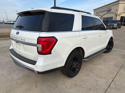 Used 2022 Ford Expedition XLT image 11