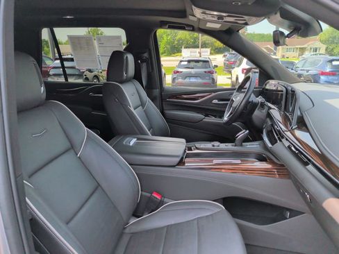 Used 2023 Cadillac Escalade Premium Luxury w/ Performance Package AWD/4WD image 16
