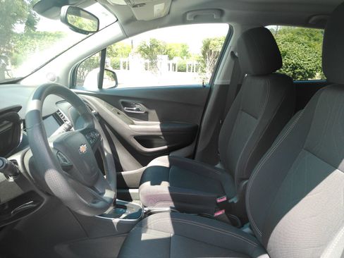 Used 2020 Chevrolet Trax LT AWD/4WD image 10