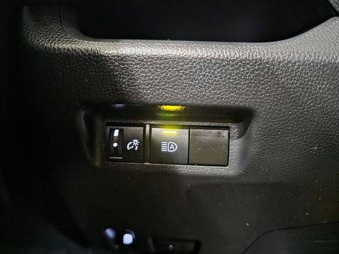 Used 2025 Toyota RAV4 XLE AWD/4WD image 18
